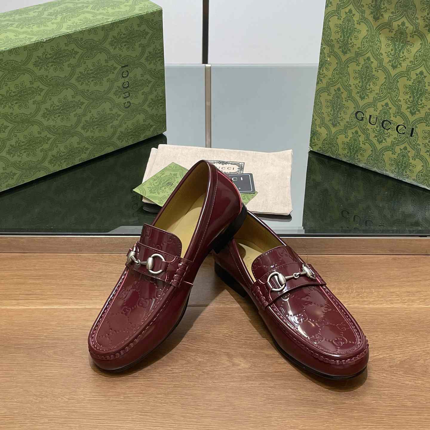 Gucci Men's Loafer With Horsebit - FashionPlug