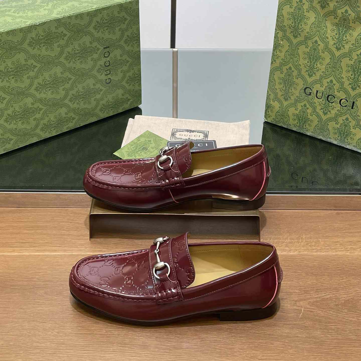 Gucci Men's Loafer With Horsebit - FashionPlug