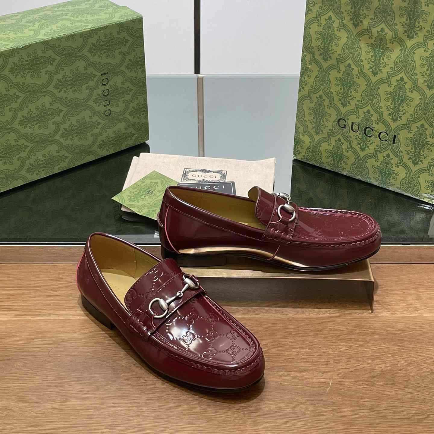 Gucci Men's Loafer With Horsebit - FashionPlug