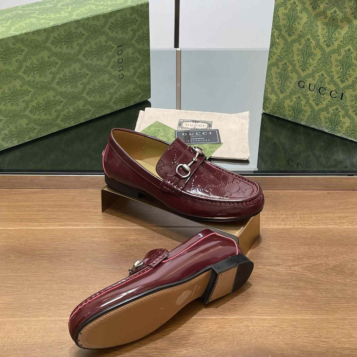 Gucci Men's Loafer With Horsebit - FashionPlug