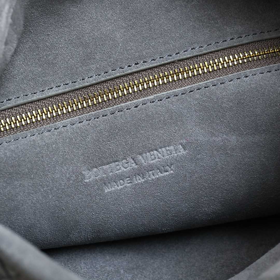 Bottega Veneta Hop  - FashionPlug