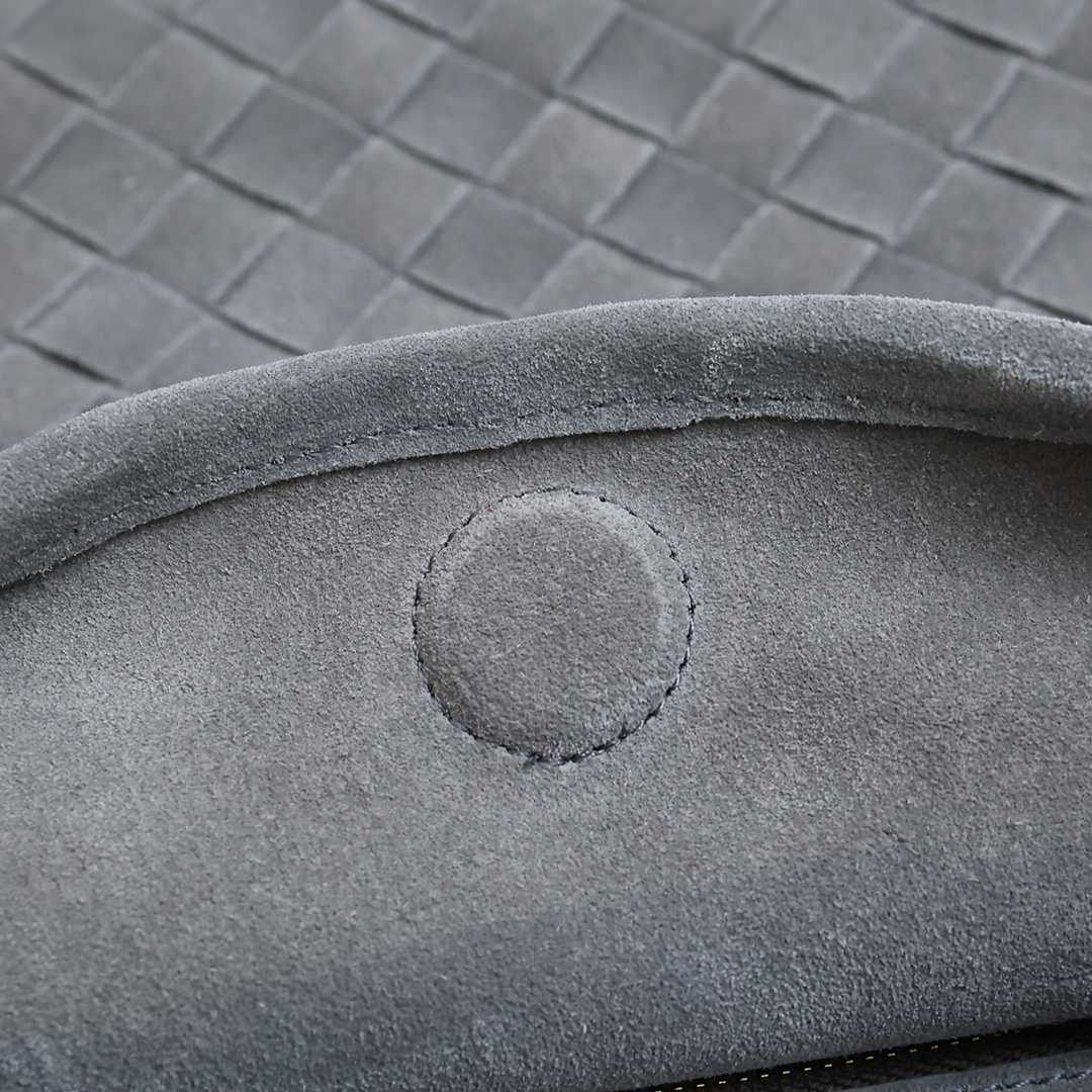 Bottega Veneta Hop  - FashionPlug