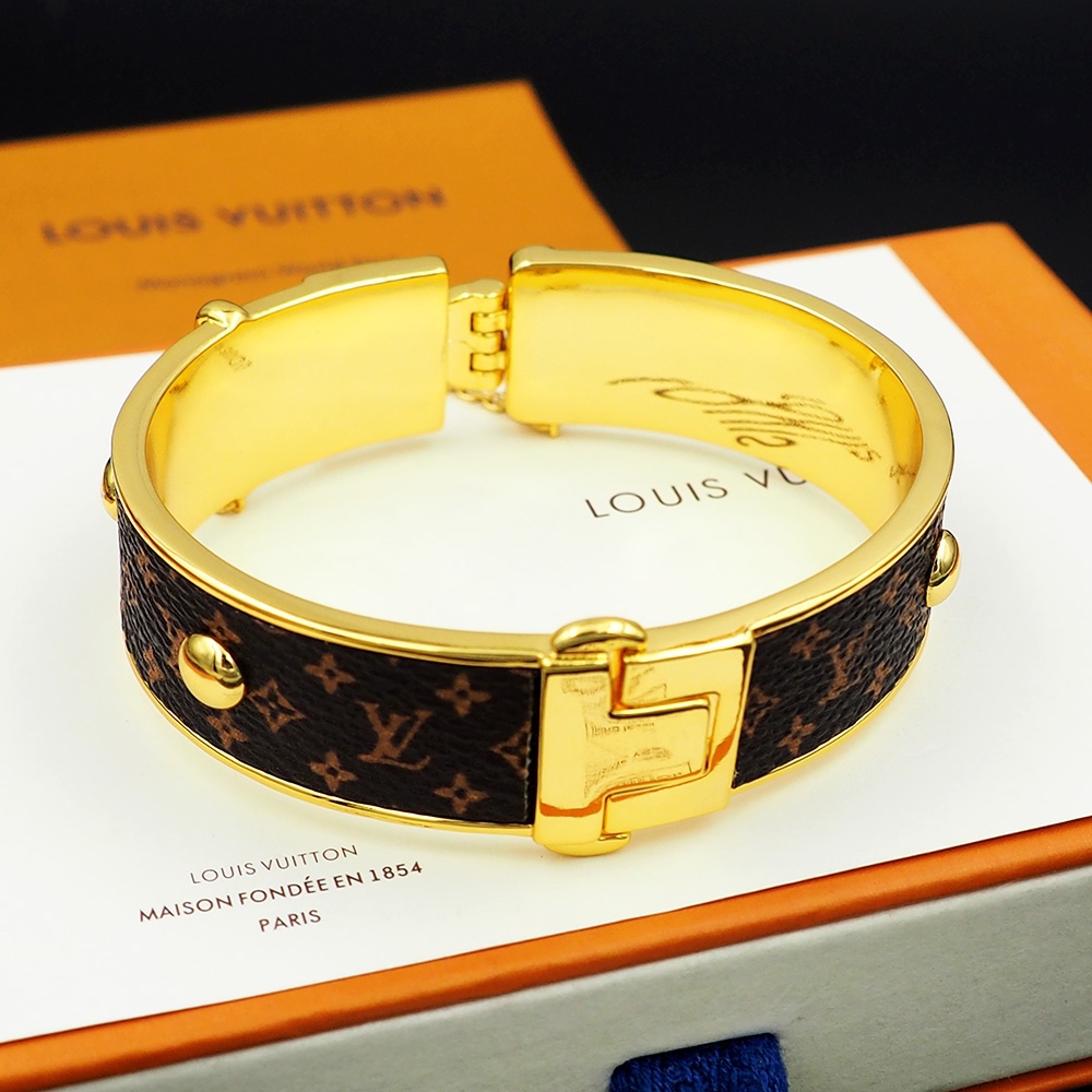 Louis Vuitton LV Signature Bracelet   M1434S - FashionPlug