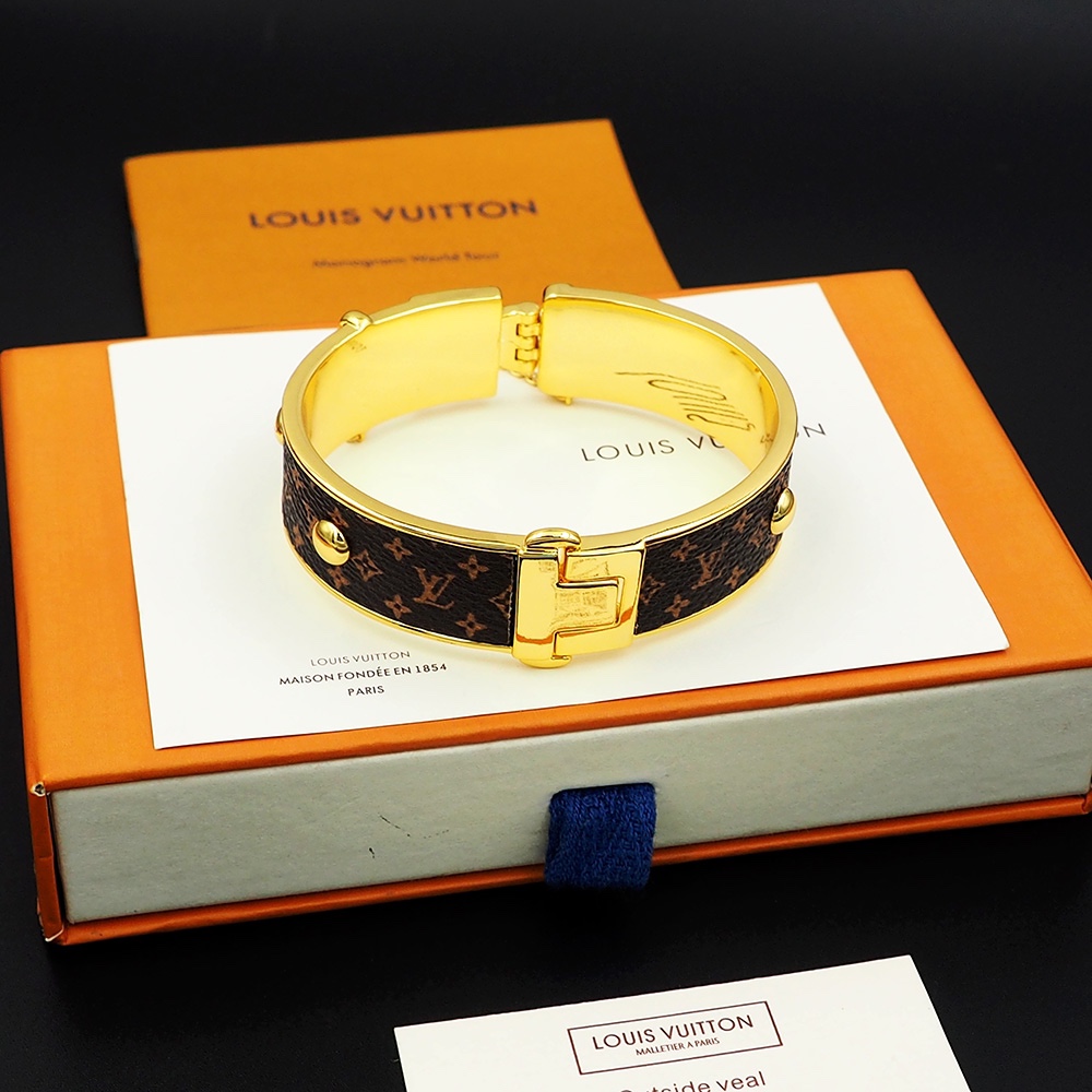 Louis Vuitton LV Signature Bracelet   M1434S - FashionPlug
