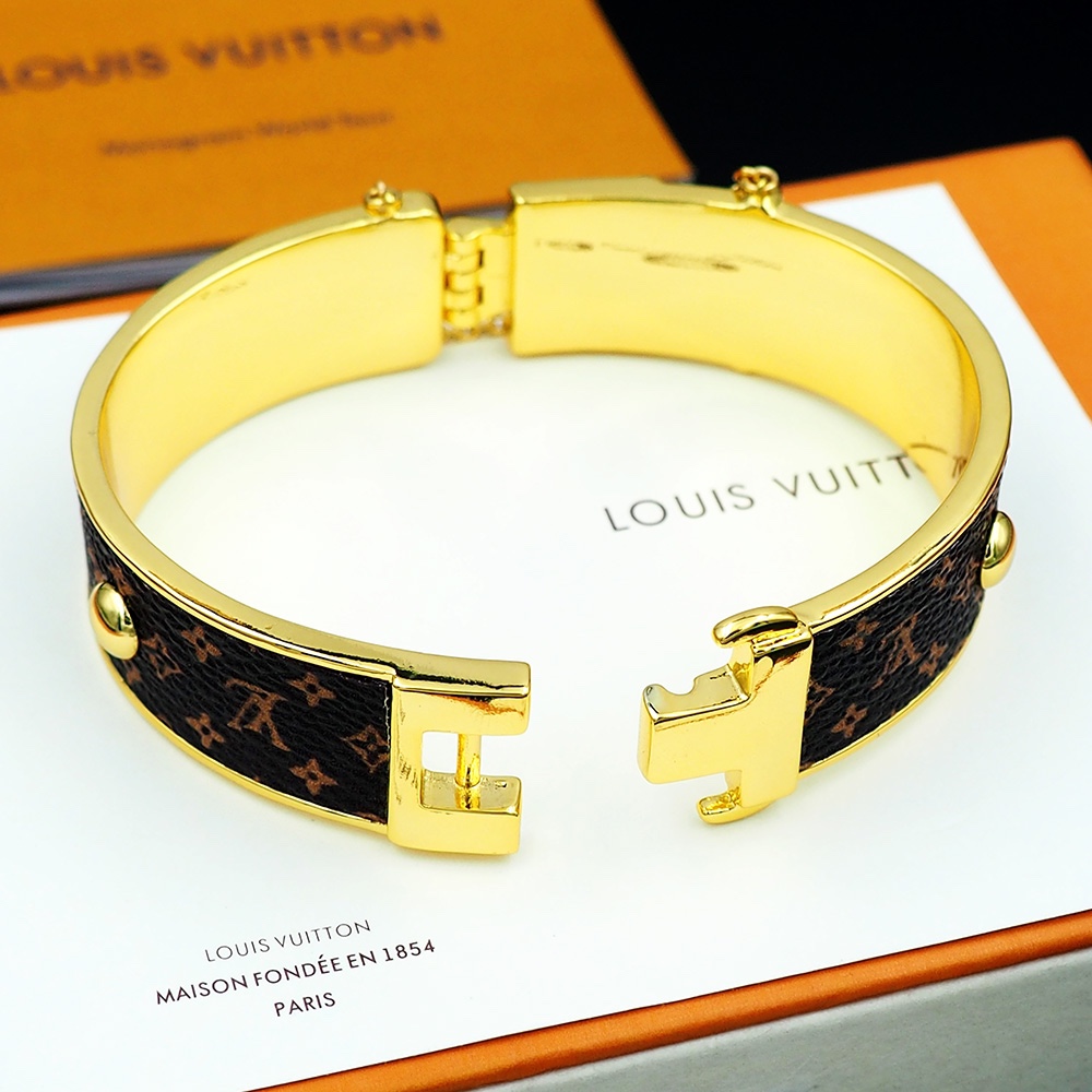 Louis Vuitton LV Signature Bracelet   M1434S - FashionPlug