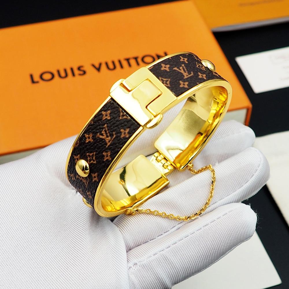 Louis Vuitton LV Signature Bracelet   M1434S - FashionPlug