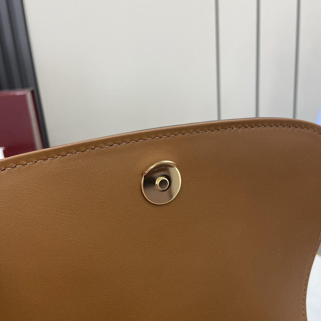 Gucci Blondie Mini Shoulder Bag - FashionPlug