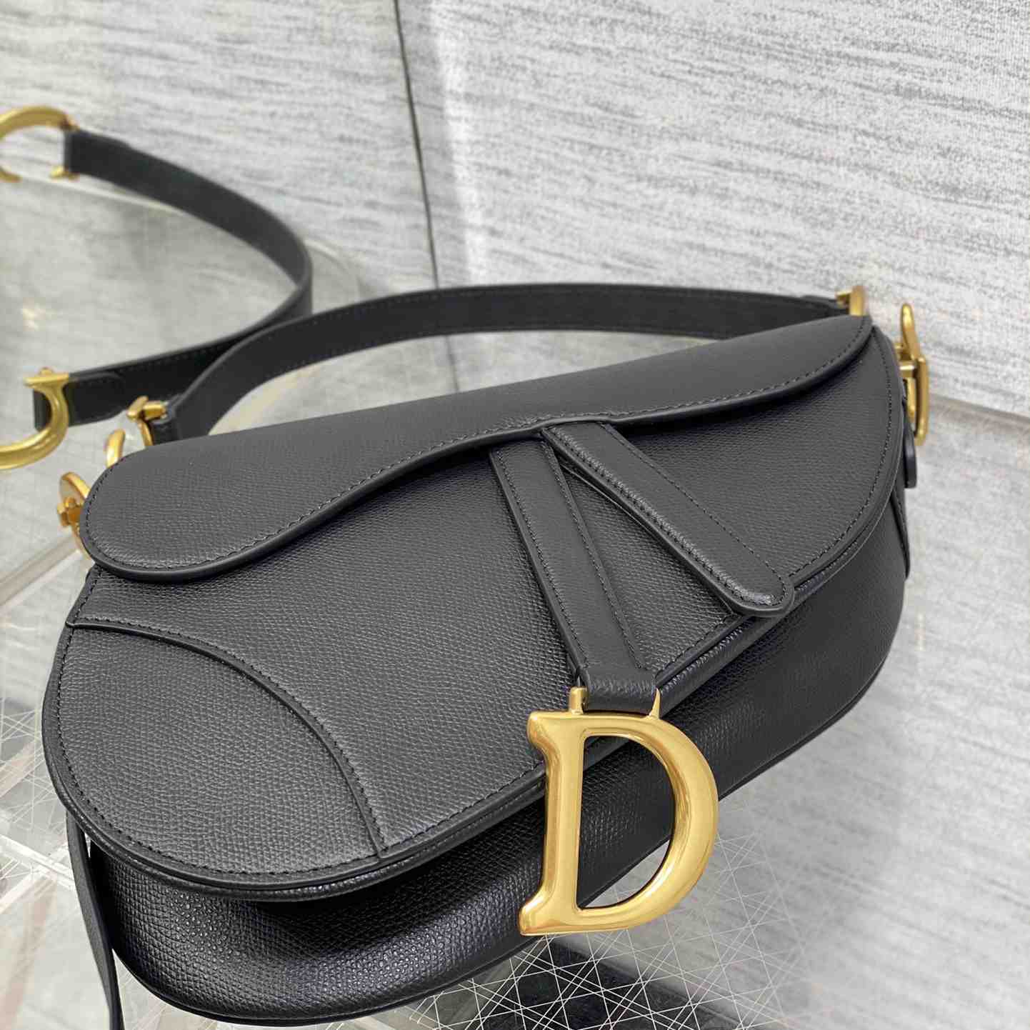 Dior Saddle Bag    24×6×18cm - FashionPlug