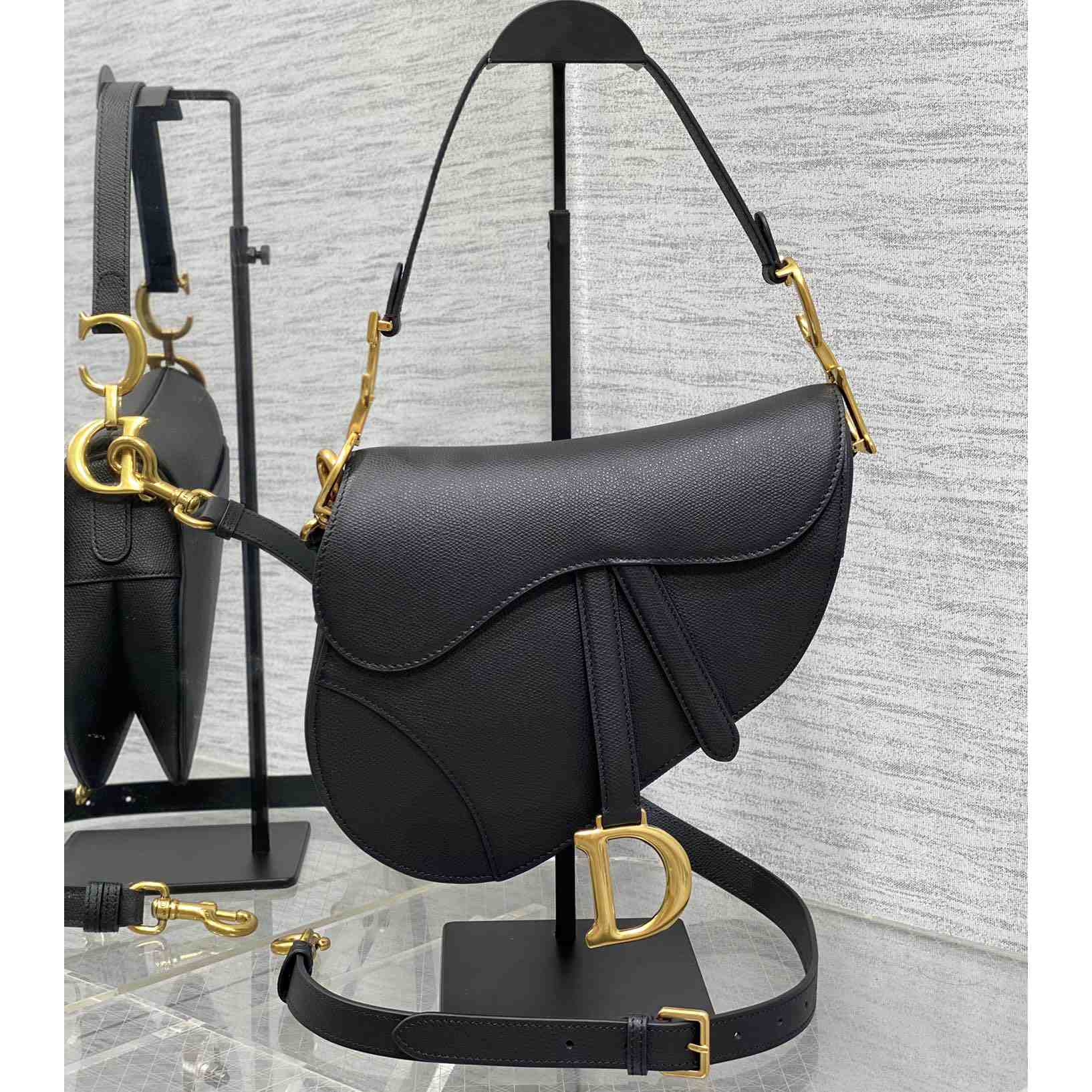 Dior Saddle Bag    24×6×18cm - FashionPlug