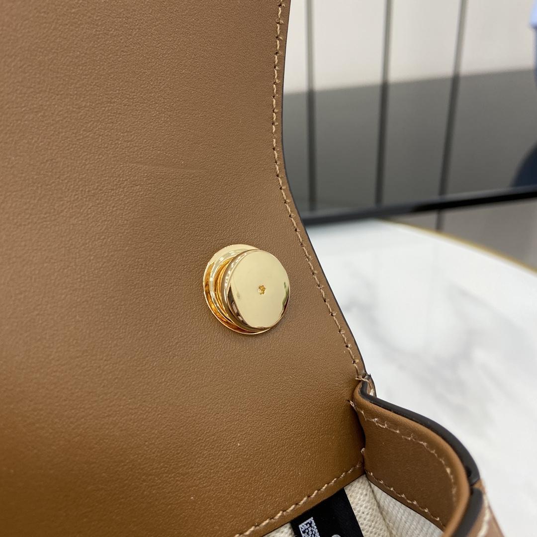 Gucci Blondie Mini Shoulder Bag - FashionPlug