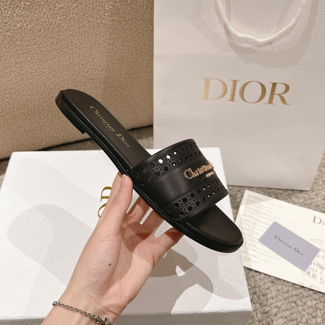 Dior D-Lane Slide  - FashionPlug