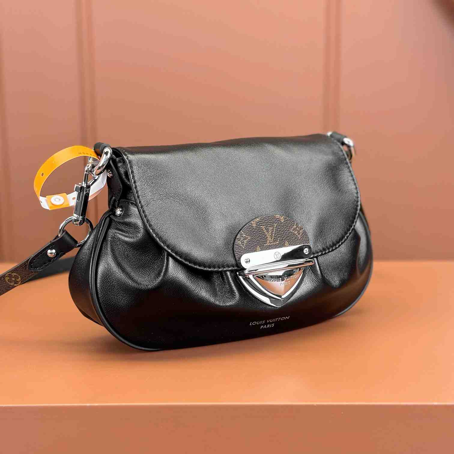 Louis Vuitton Sunset Vibe   M12192 - FashionPlug