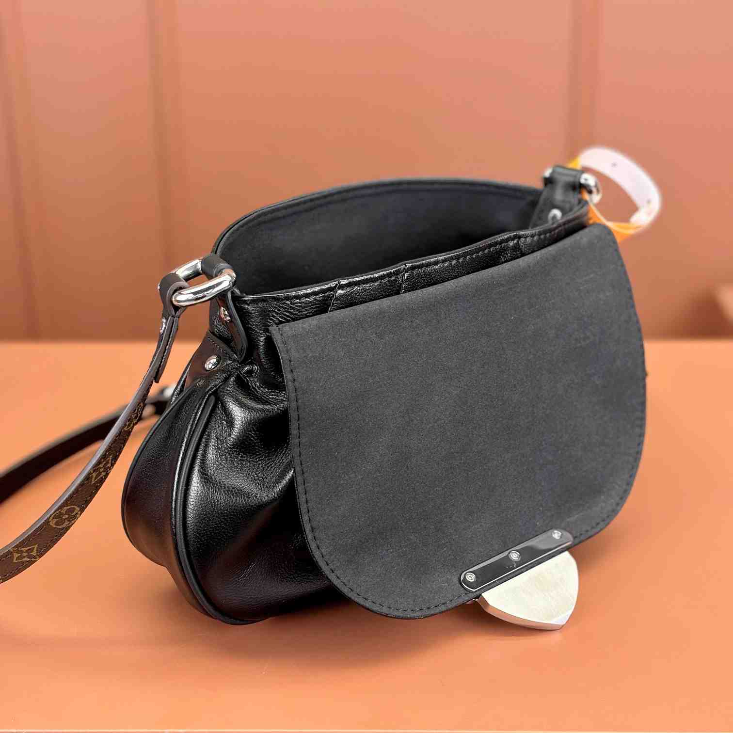 Louis Vuitton Sunset Vibe   M12192 - FashionPlug