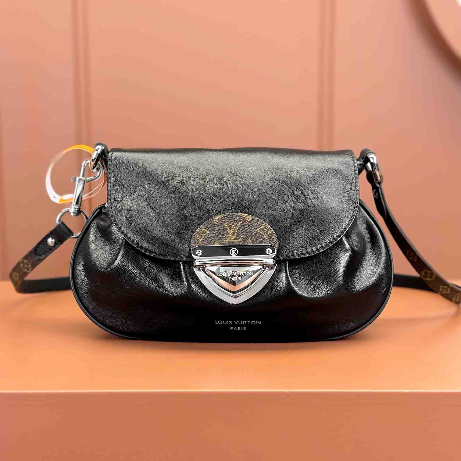 Louis Vuitton Sunset Vibe   M12192 - FashionPlug