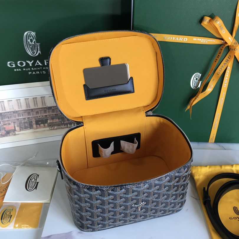 Goyard Muse Vanity Case - FashionPlug