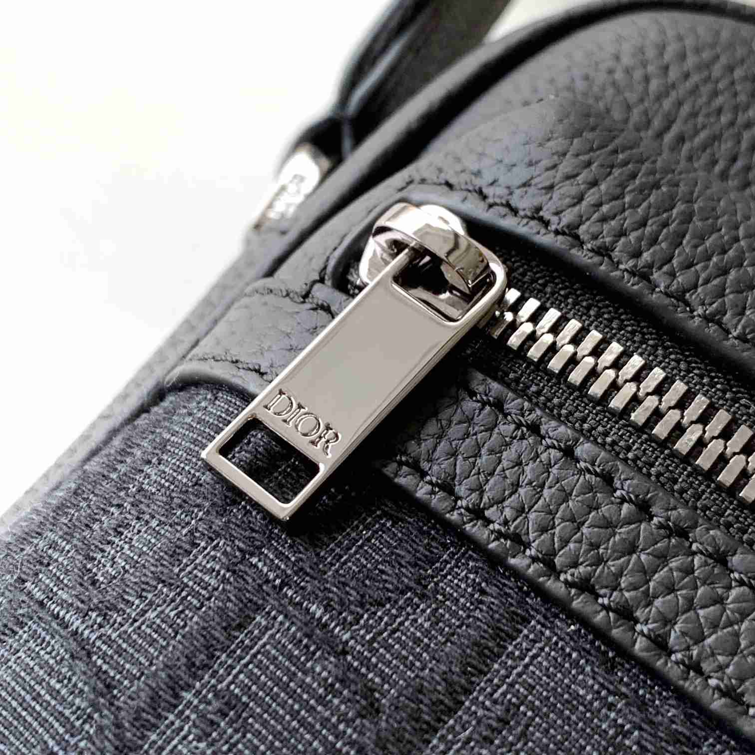 Dior Rider 2.0 Zipped Messenger Bag  - FashionPlug