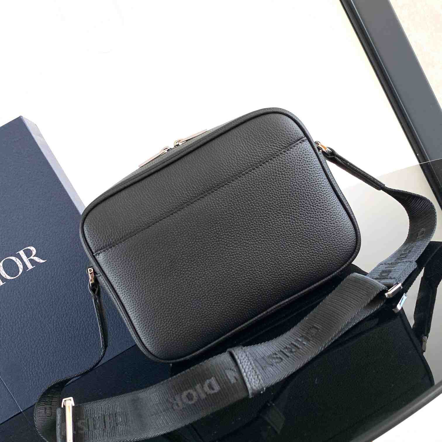 Dior Rider 2.0 Zipped Messenger Bag  - FashionPlug