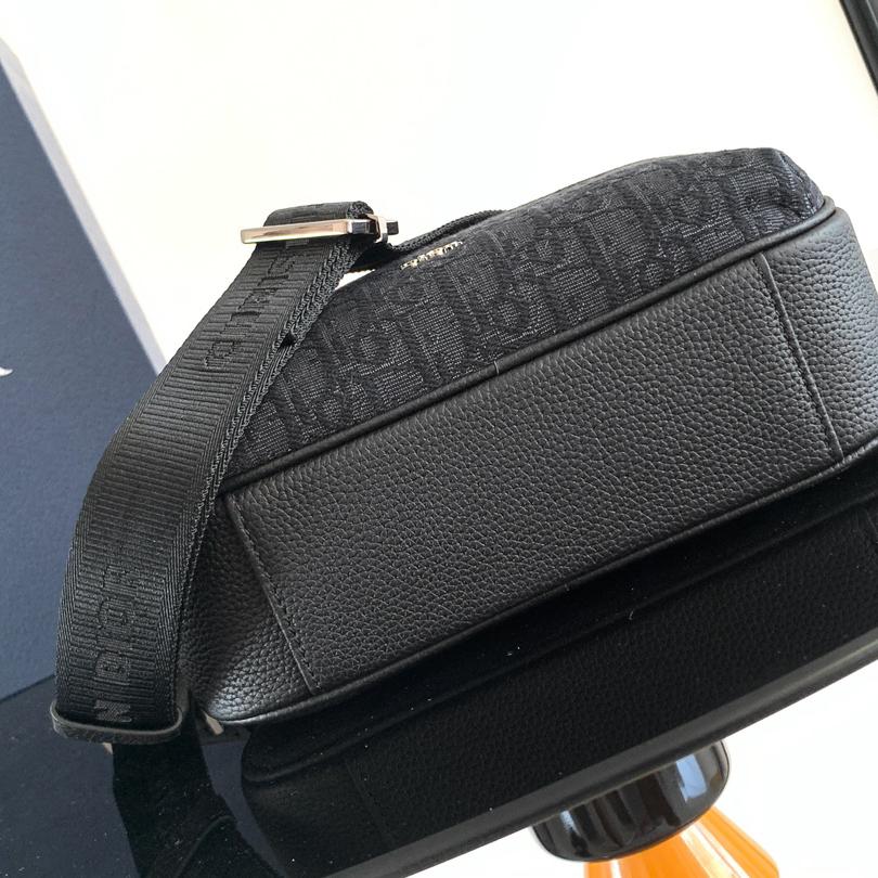 Dior Rider 2.0 Zipped Messenger Bag  - FashionPlug