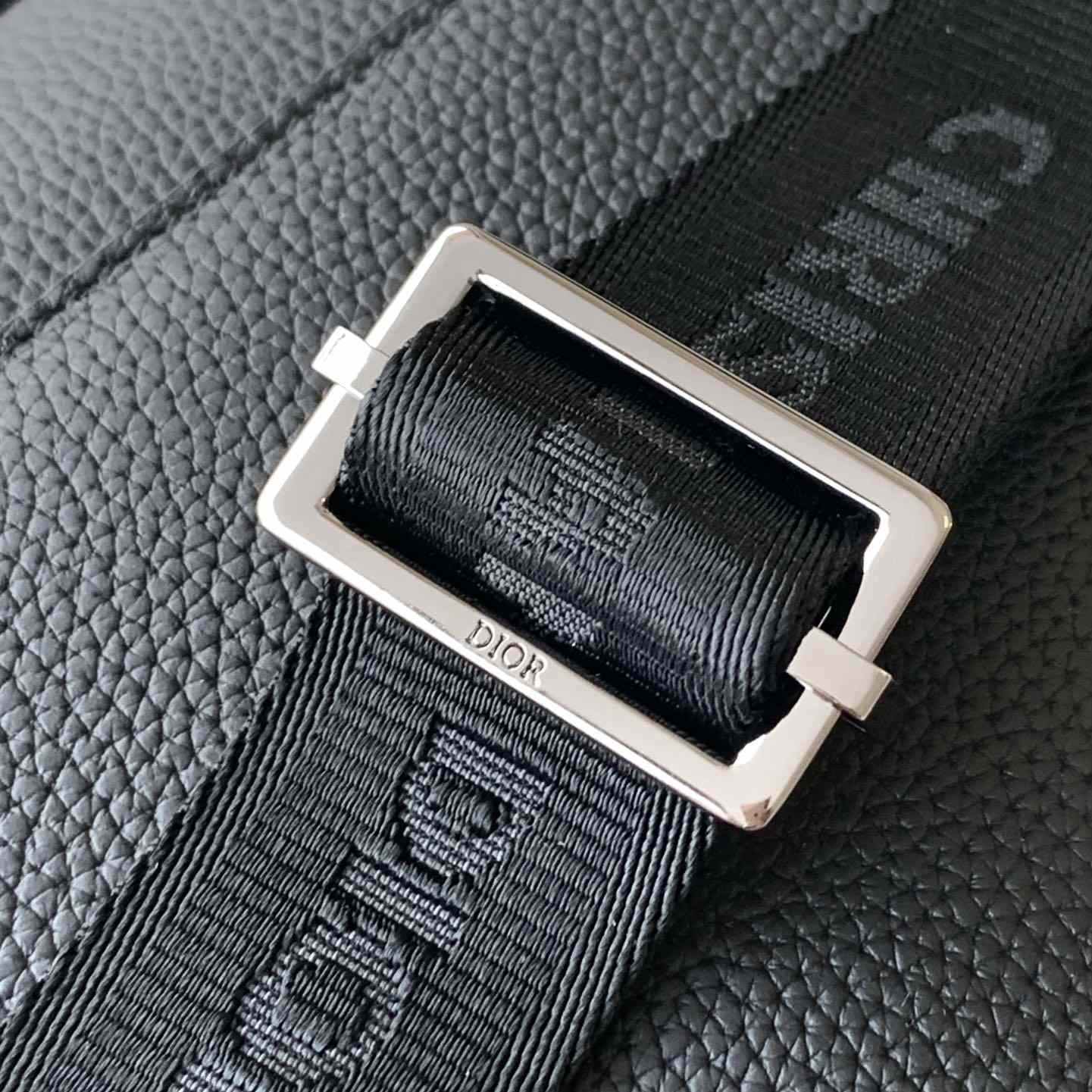 Dior Rider 2.0 Zipped Messenger Bag  - FashionPlug