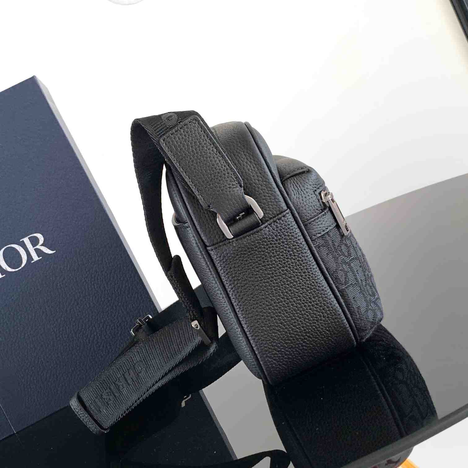 Dior Rider 2.0 Zipped Messenger Bag  - FashionPlug