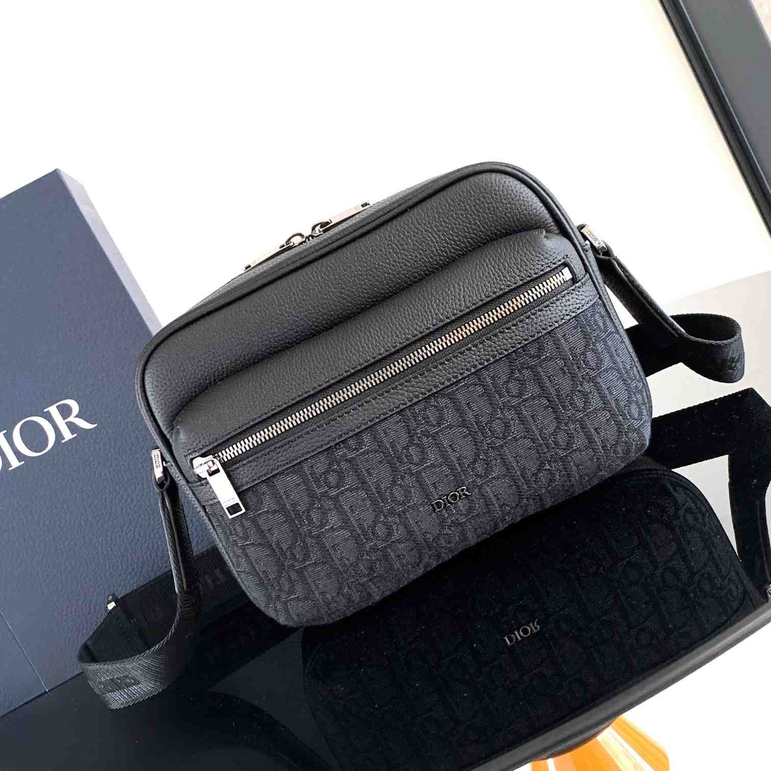 Dior Rider 2.0 Zipped Messenger Bag  - FashionPlug