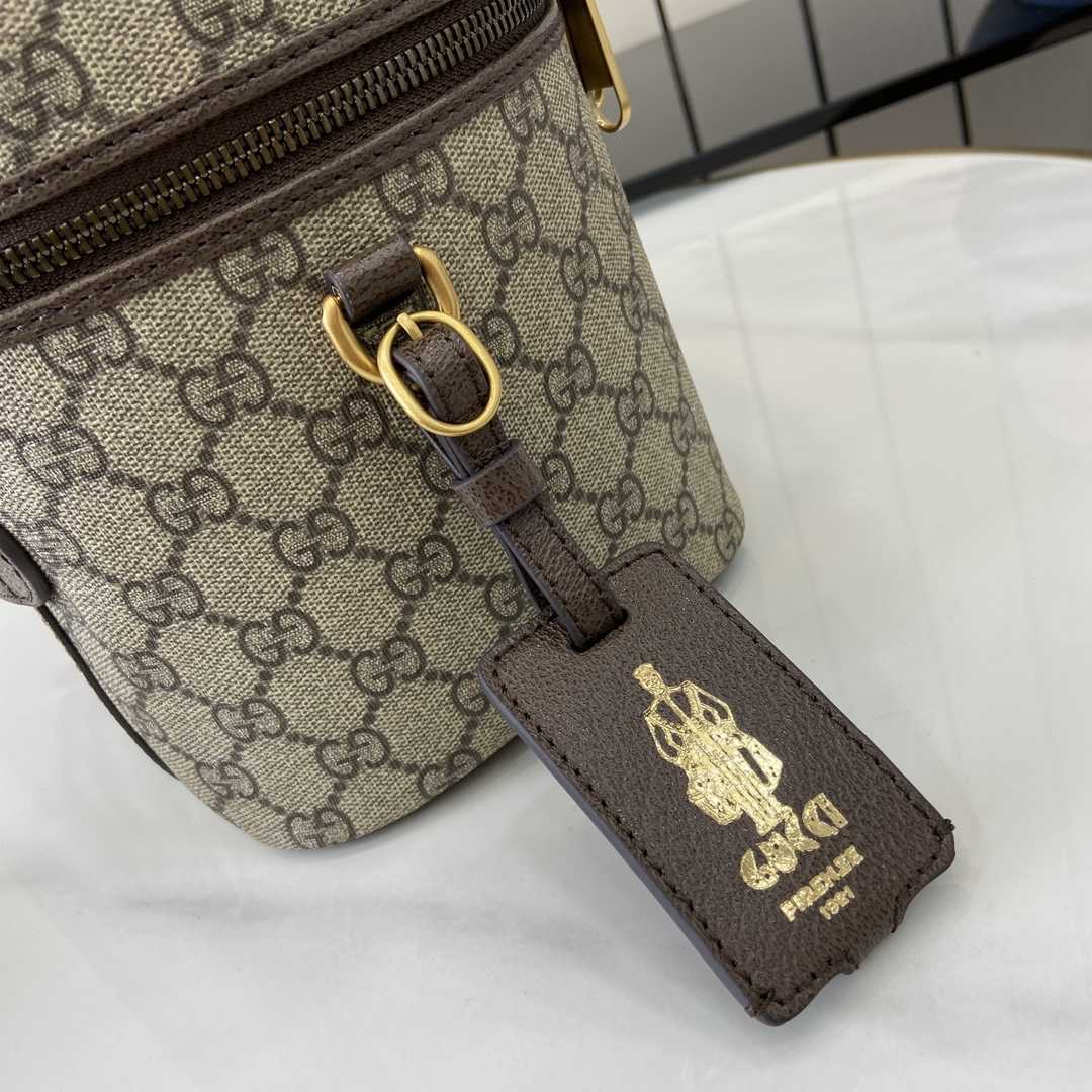 Gucci Porter Medium Travel Bag - FashionPlug