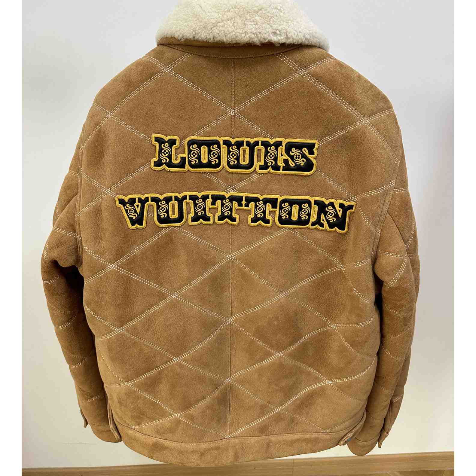 Louis Vuitton Embroidered Shearling Workwear Blouson   1AFXIM - FashionPlug
