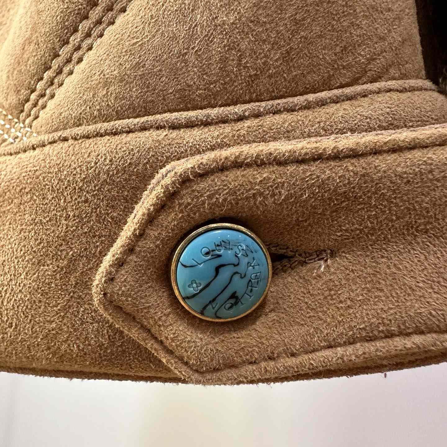 Louis Vuitton Embroidered Shearling Workwear Blouson   1AFXIM - FashionPlug