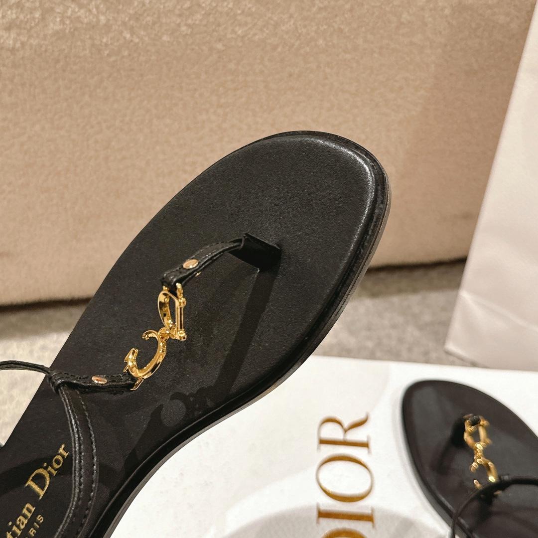 Dior C'est Dior Thong Sandal - FashionPlug