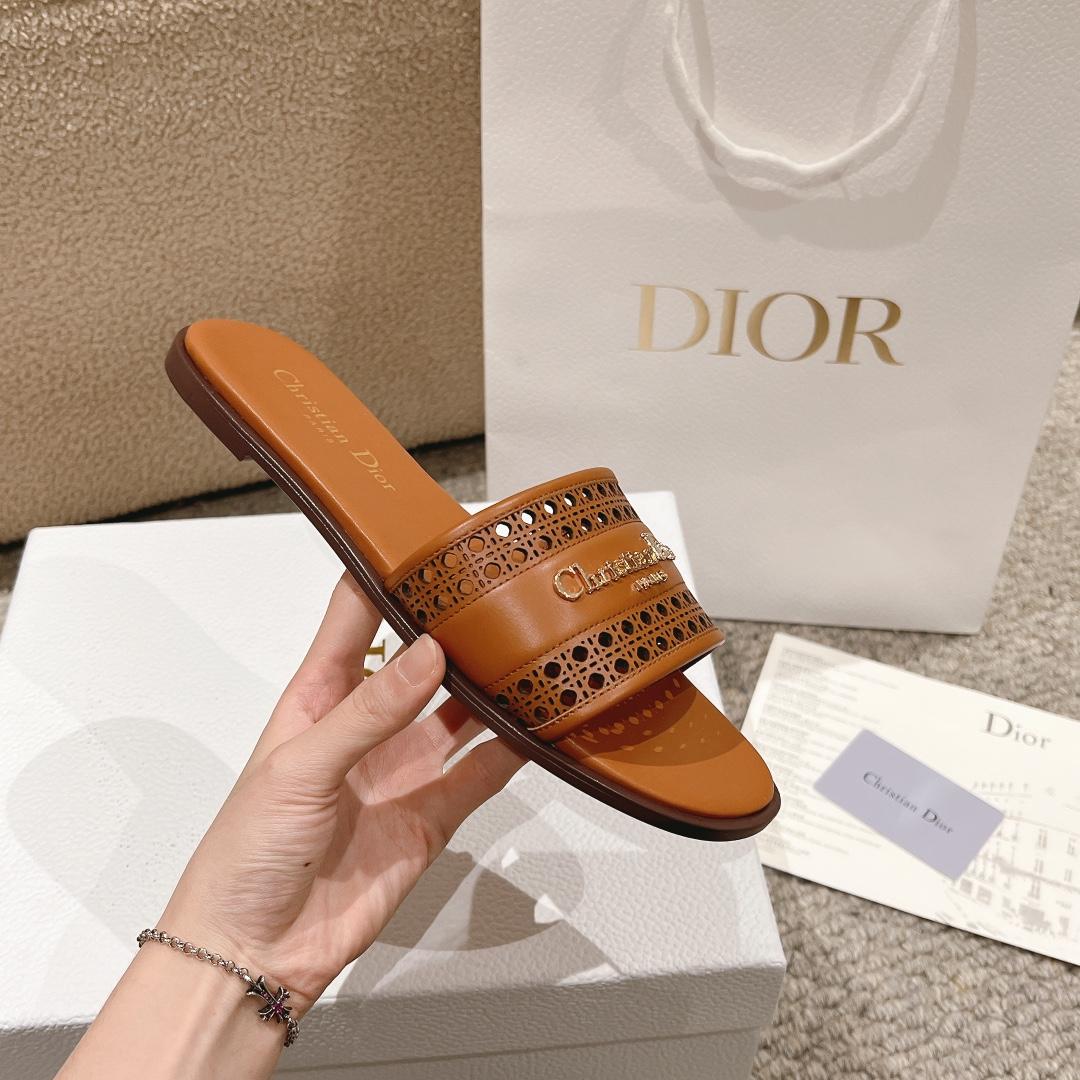 Dior Dway Slide  - FashionPlug