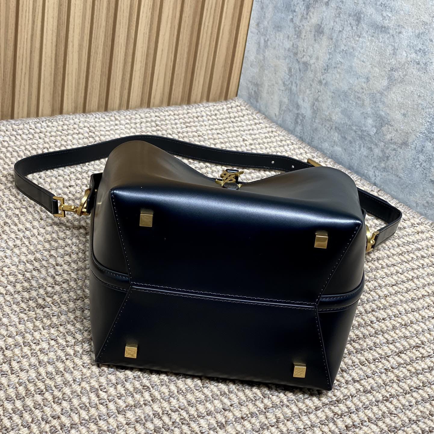 Saint Laurent Le 37 In Shiny Leather - FashionPlug