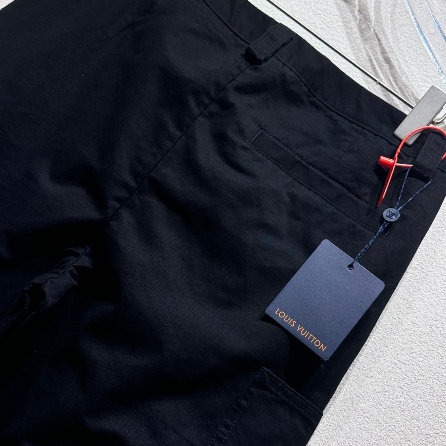Louis Vuitton Signature Cotton Cargo Pants  1AFJ90 - FashionPlug