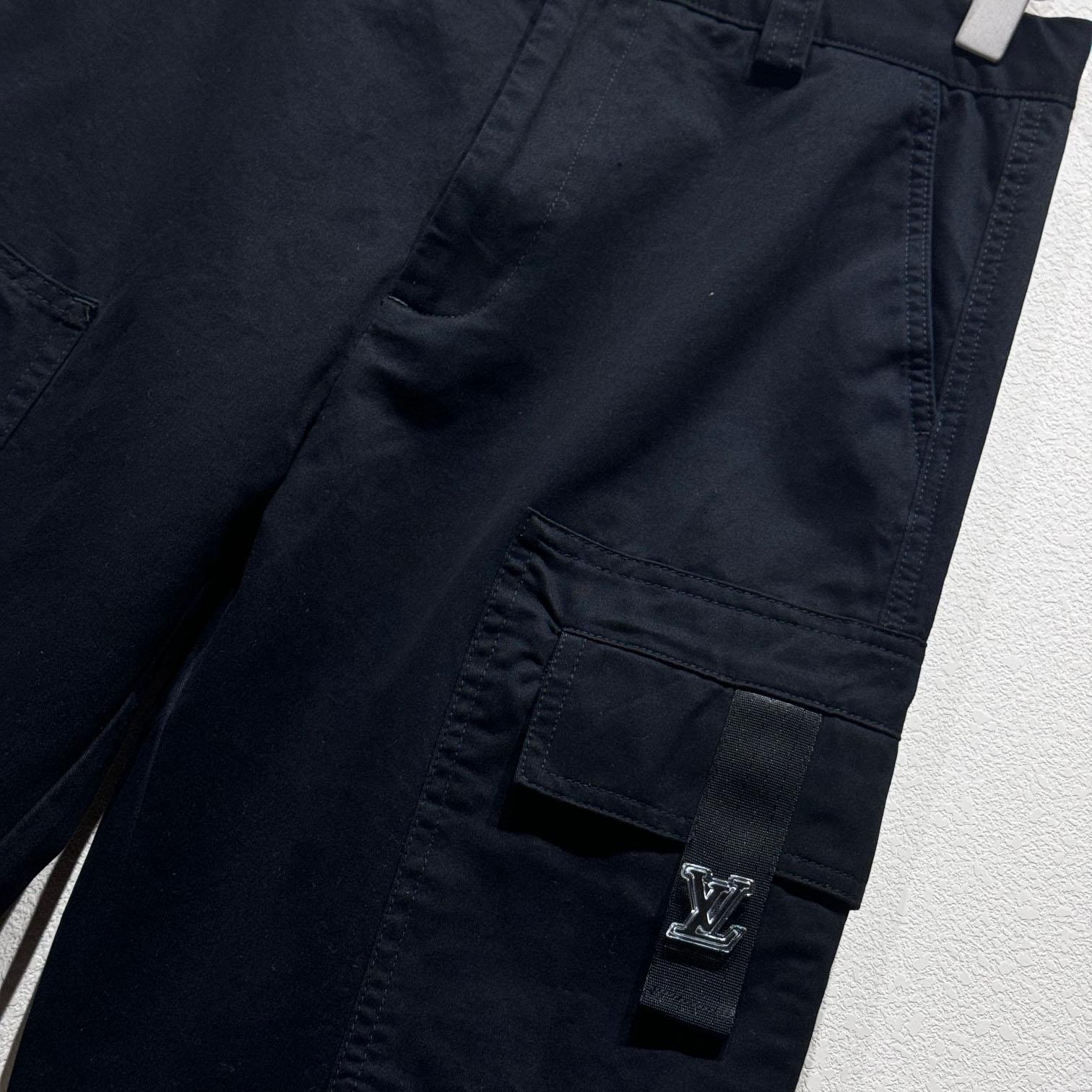 Louis Vuitton Signature Cotton Cargo Pants  1AFJ90 - FashionPlug