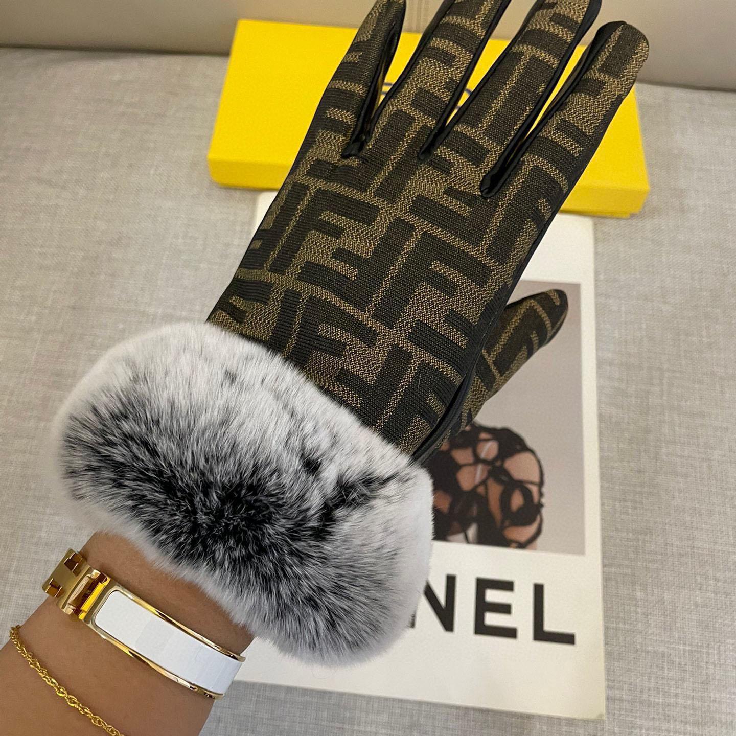 Fendi Gloves - FashionPlug