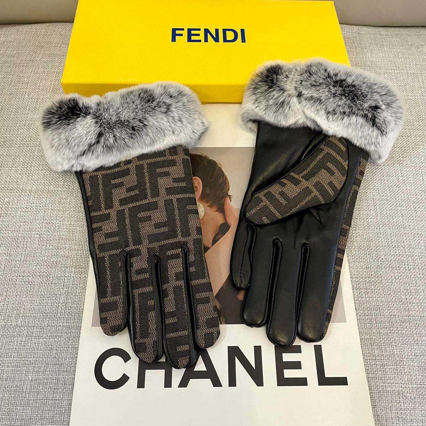 Fendi Gloves - FashionPlug