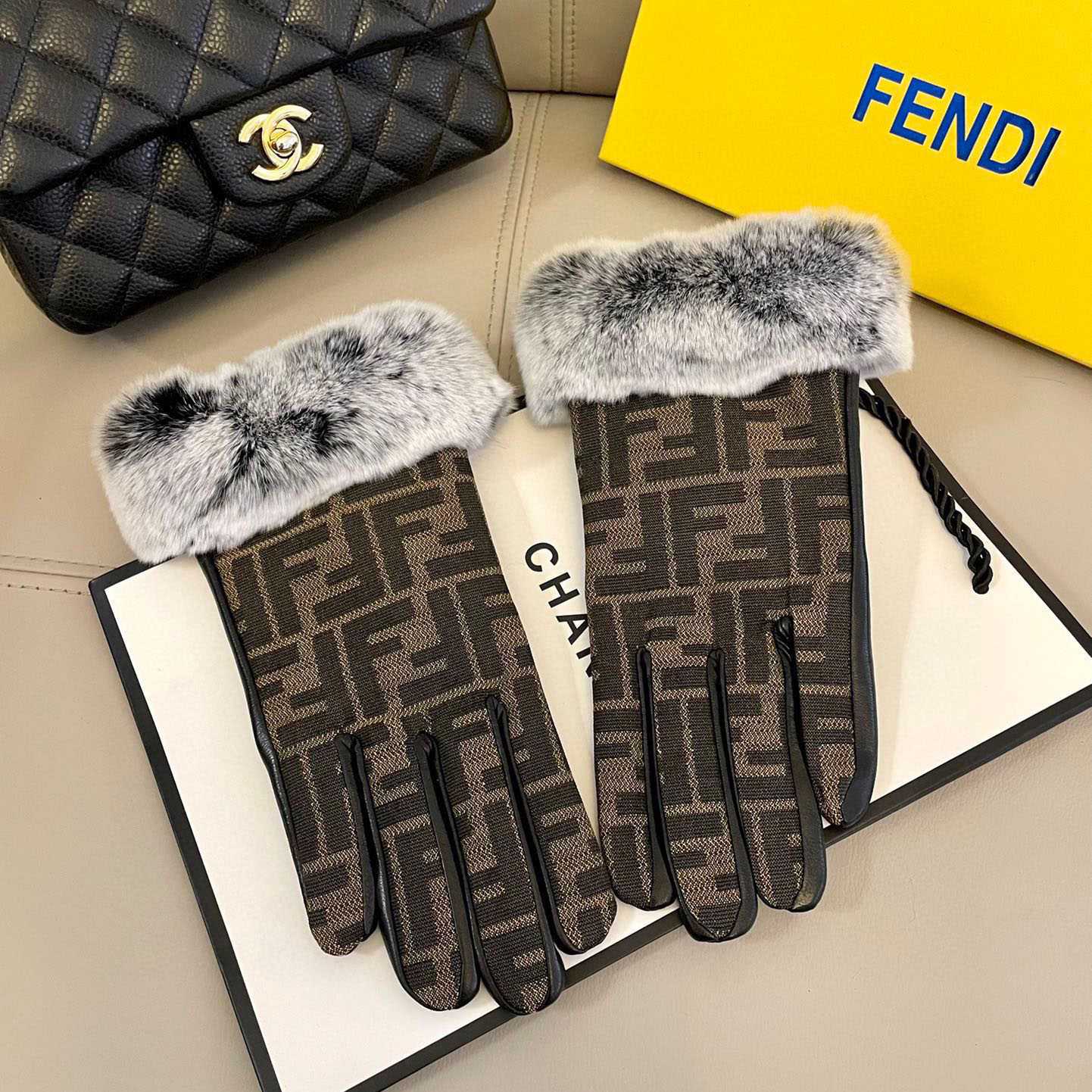 Fendi Gloves - FashionPlug