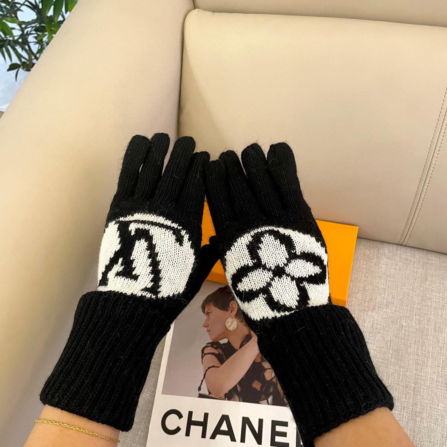 Louis Vuitton LV Medallion Gloves - FashionPlug