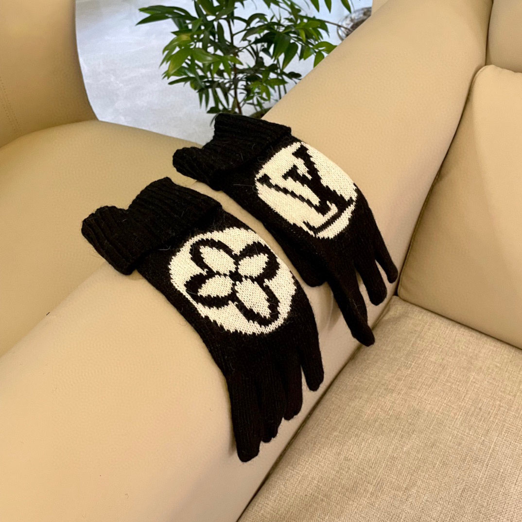 Louis Vuitton LV Medallion Gloves - FashionPlug