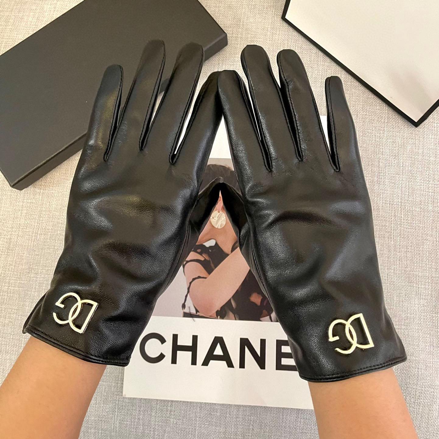 Dolce & Gabbana Gloves  - FashionPlug