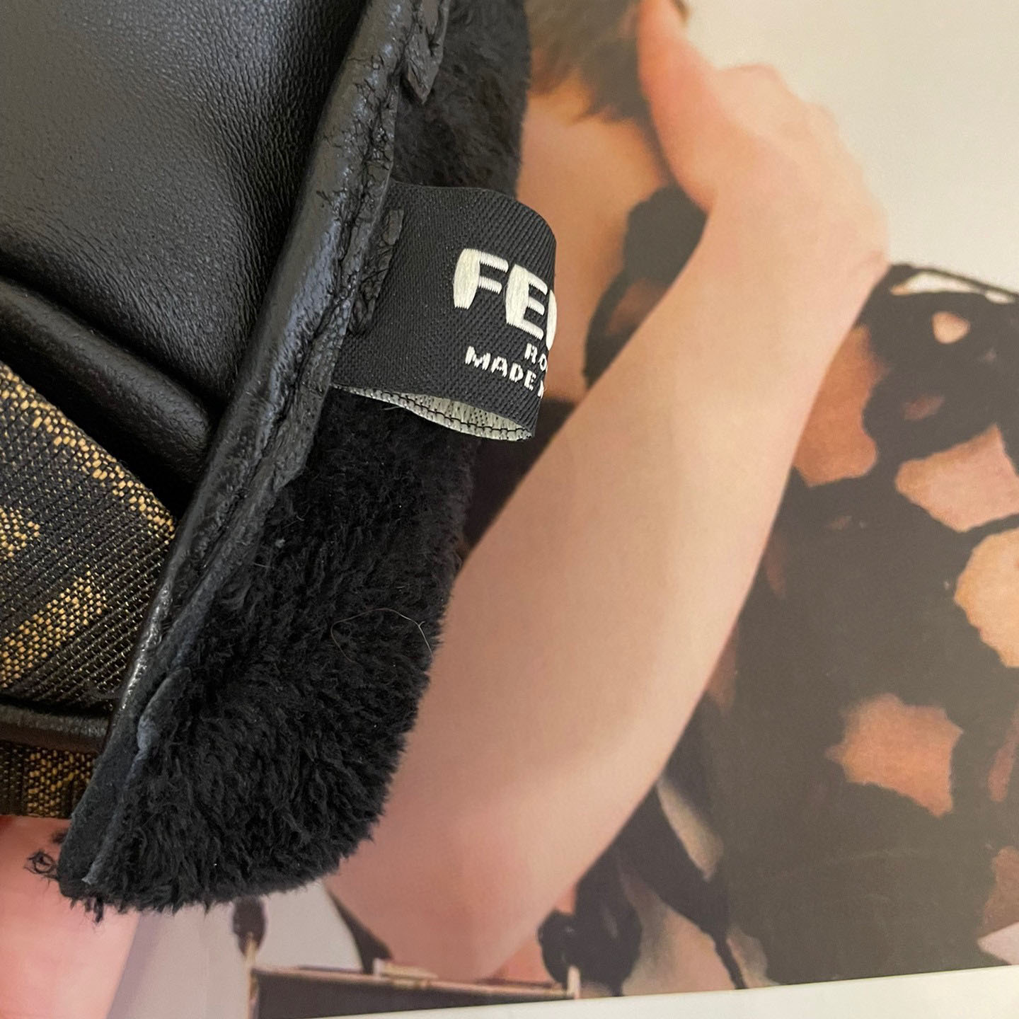 Fendi Gloves - FashionPlug