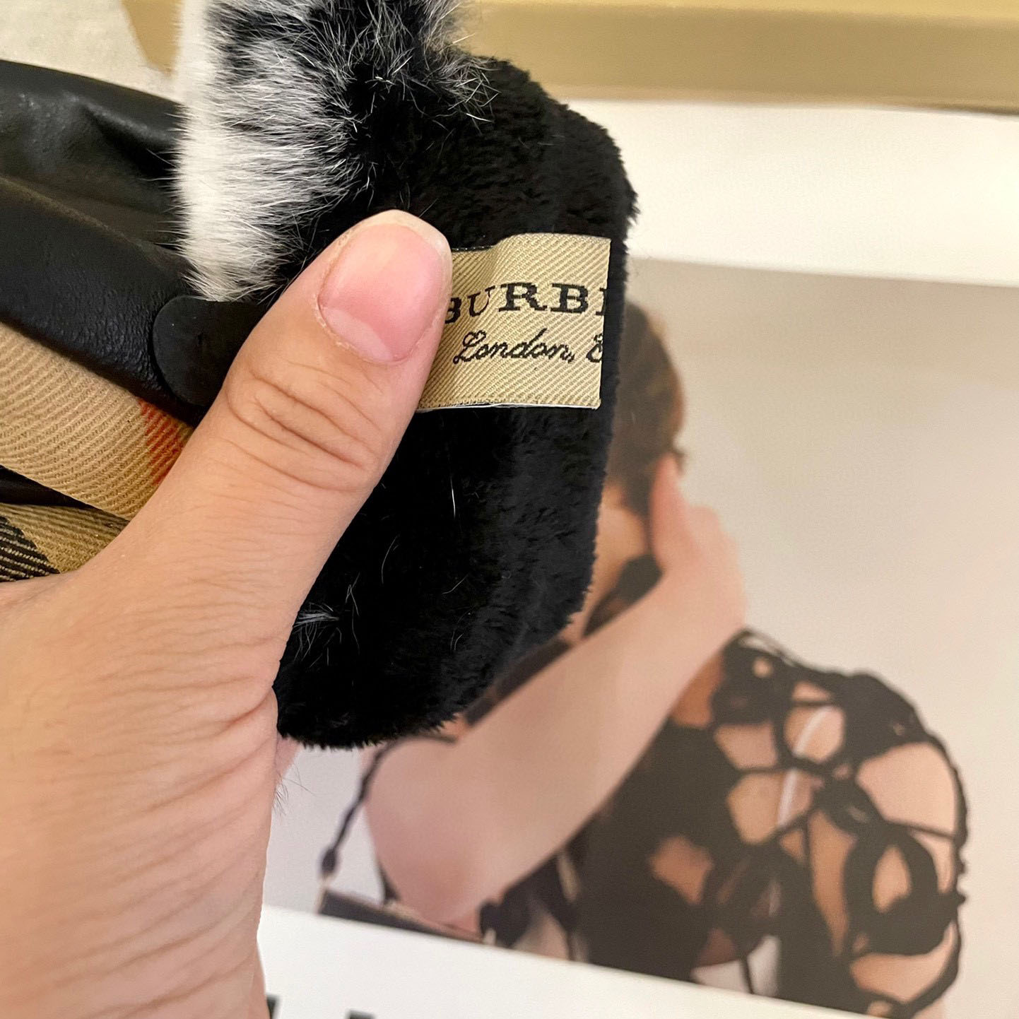 Burberry Gloves  - FashionPlug