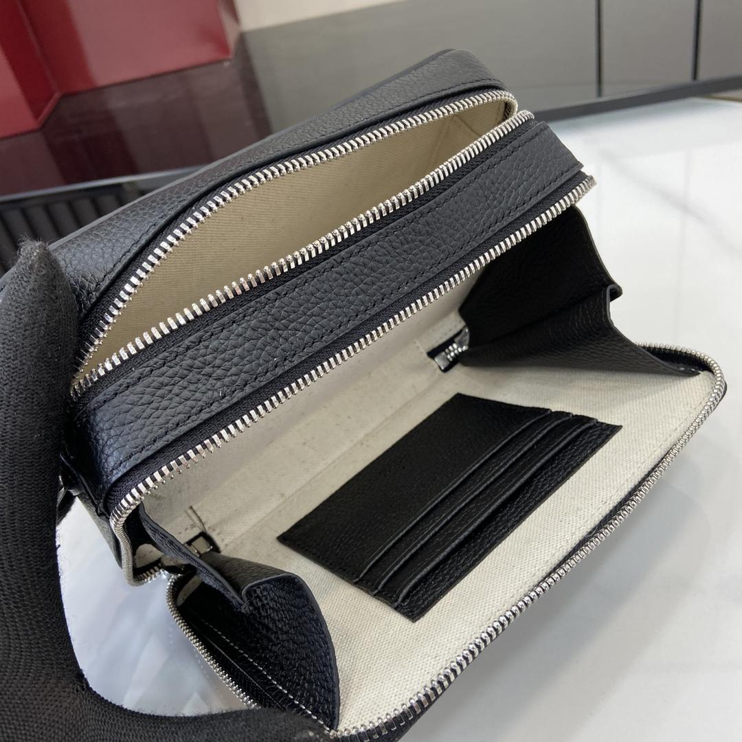 Gucci Jumbo GG Super Mini Bag - FashionPlug