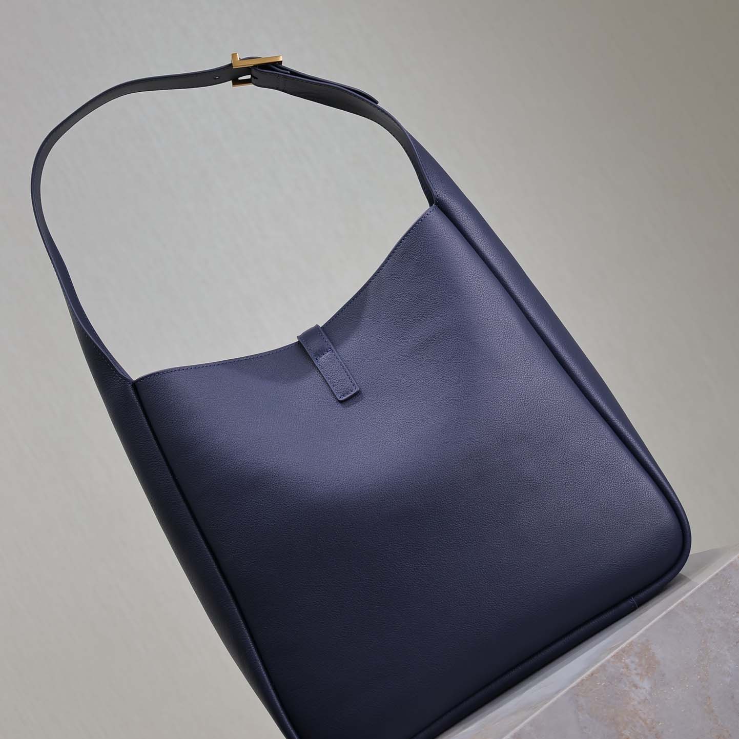 Saint Laurent LE 5 À 7 Supple Large In Grained Leather - FashionPlug