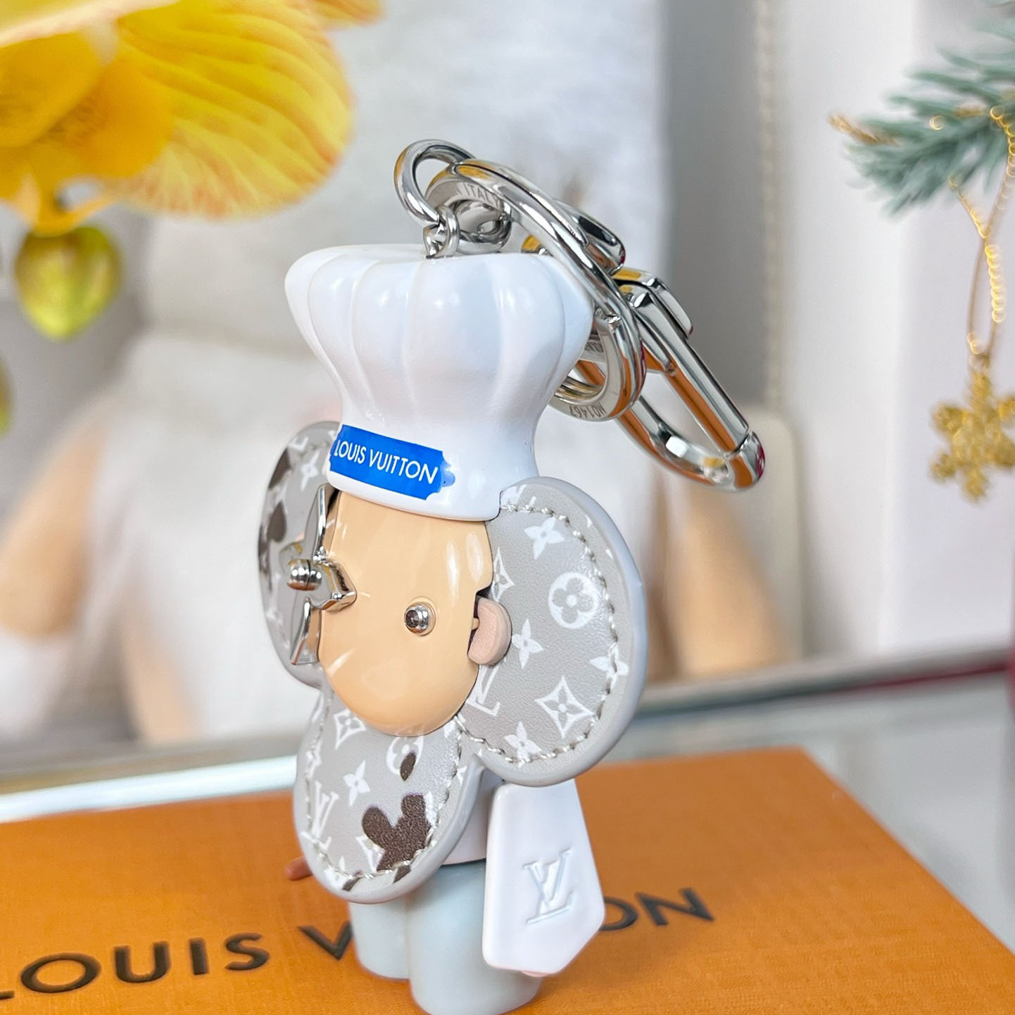 Louis Vuitton Vivienne Baker Collectible  M01467 - FashionPlug