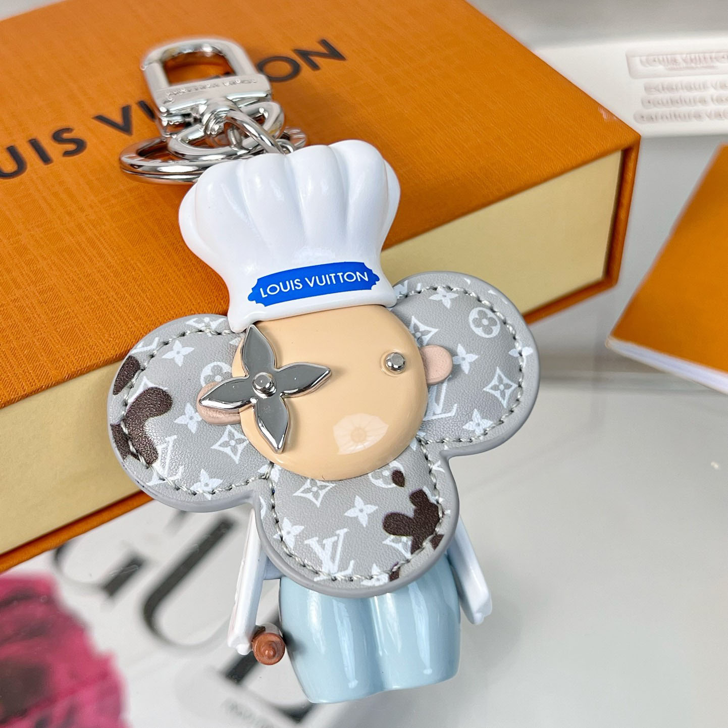 Louis Vuitton Vivienne Baker Collectible  M01467 - FashionPlug