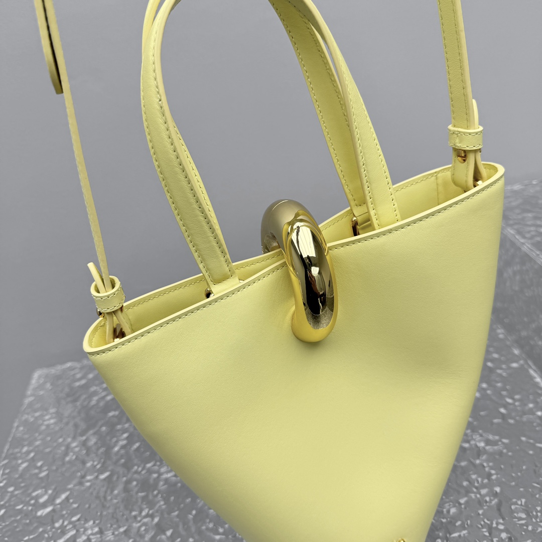 Jacquemus Le Petit Bambola Bag （10x10x20cm） - FashionPlug