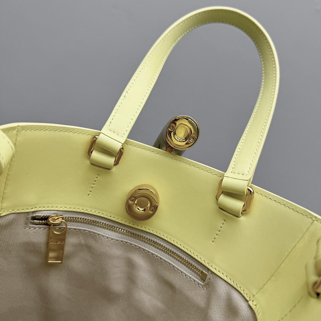 Jacquemus Le Petit Bambola Bag （10x10x20cm） - FashionPlug