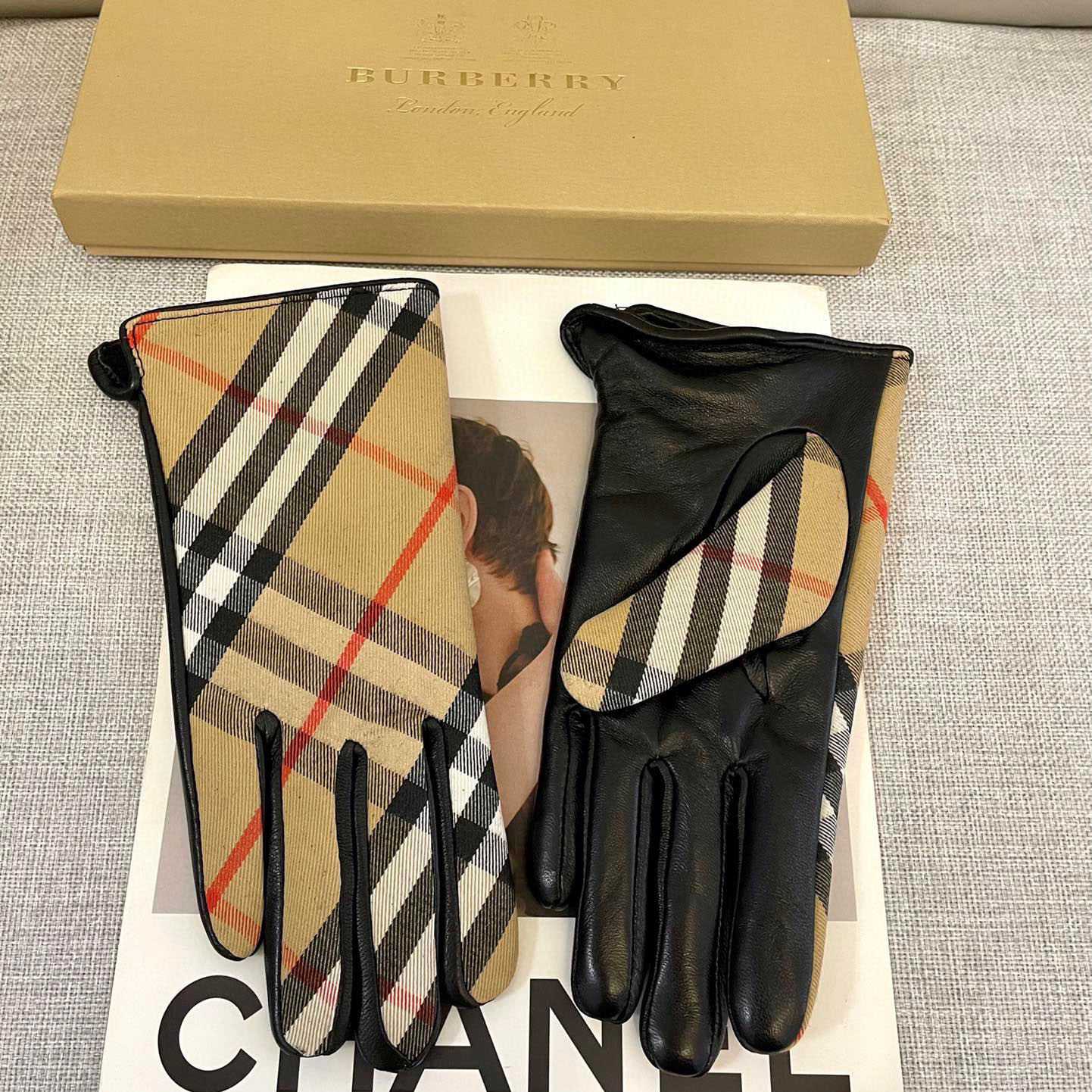 Burberry Gloves  - FashionPlug