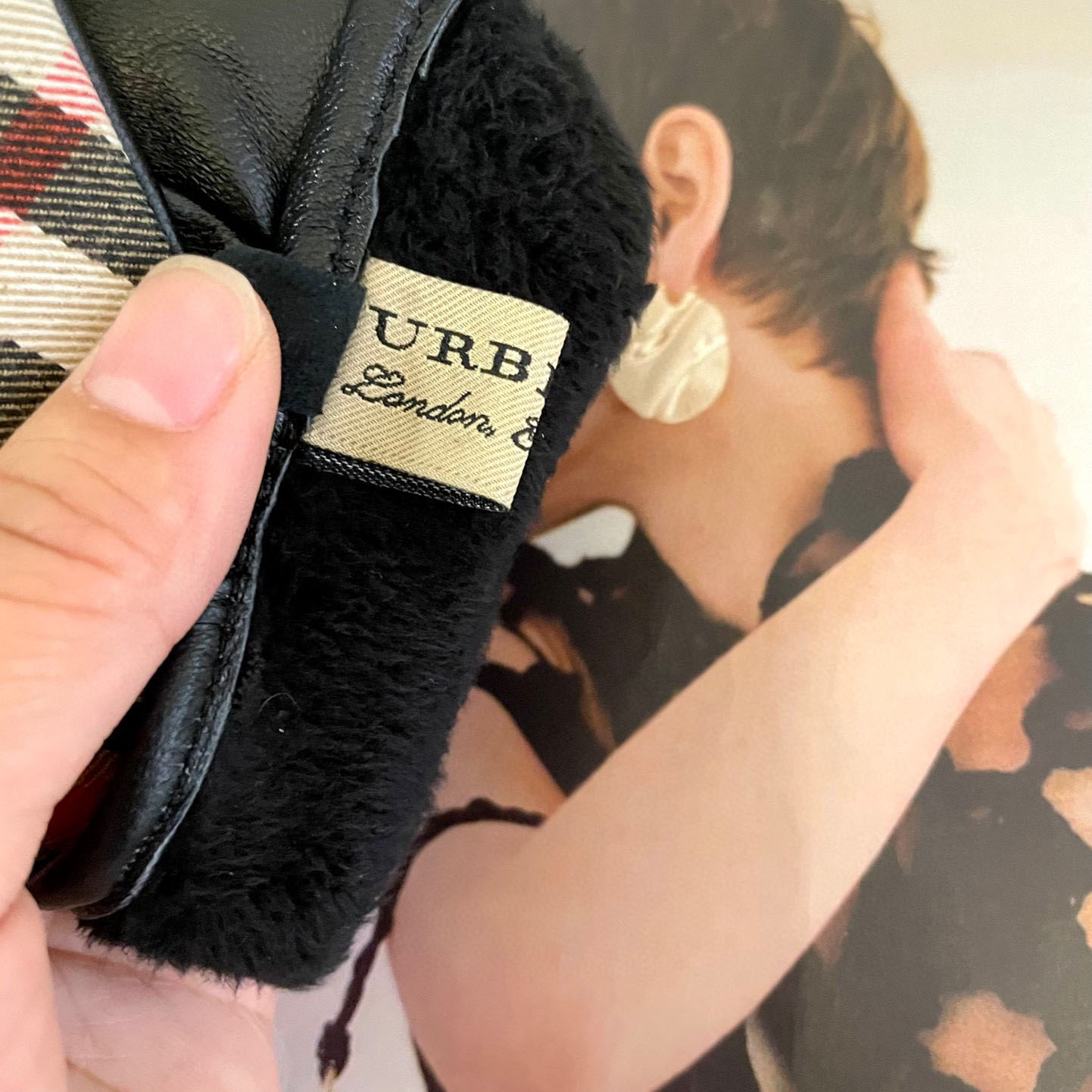 Burberry Gloves  - FashionPlug