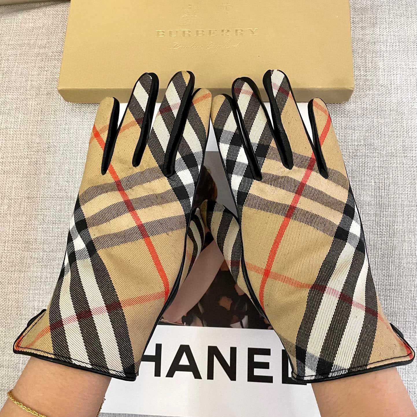 Burberry Gloves  - FashionPlug